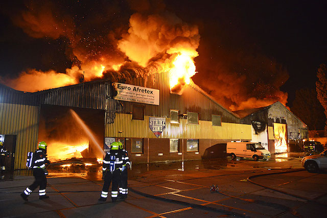 2017/172/20170828-05u36 GB 019 Zeer grote brand Raasdorperweg.jpg